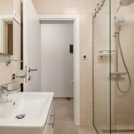 Apartment Marina -1st Row To The Sea With Private Parking
